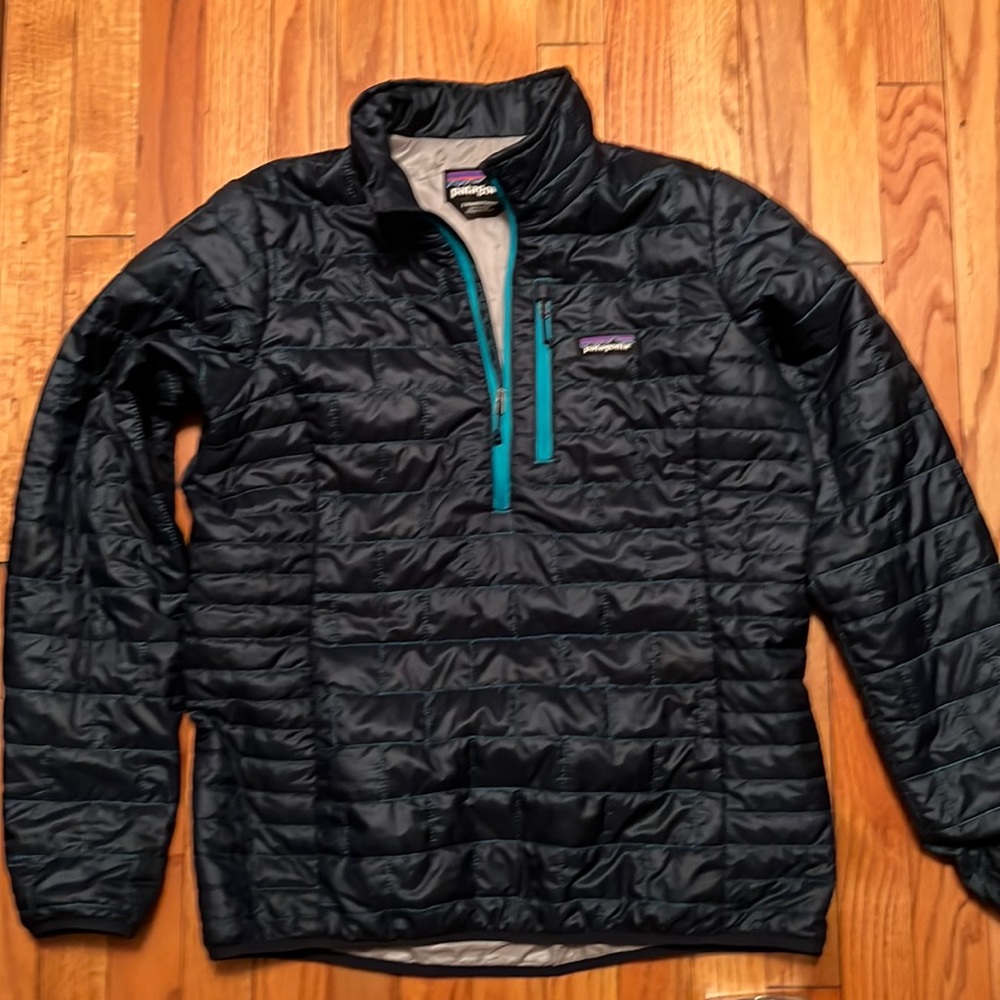 Patagonia women’s size Large Nano Puff Pullover Jacket.  Navy